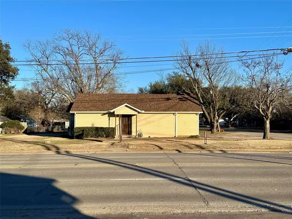 Kaufman, TX 75142,1407 S Washington Street