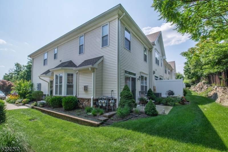 26 Parkside Dr, Wanaque Boro, NJ 07420