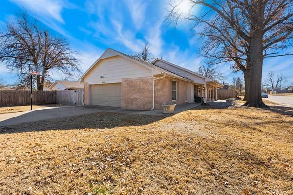 8136 NW 32nd Street, Bethany, OK 73008