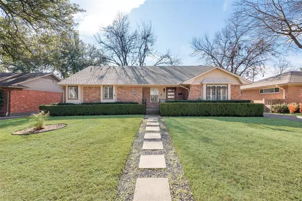 6338 Town Hill Lane, Dallas, TX 75214