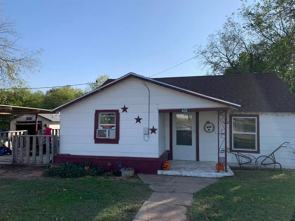 De Leon, TX 76444,432 E Lasalle Avenue