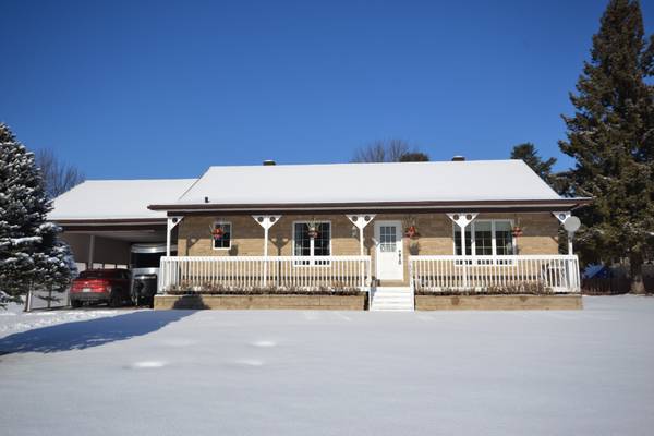 8254 County road 17 RD, Clarence-rockland, ON K4K 1K7