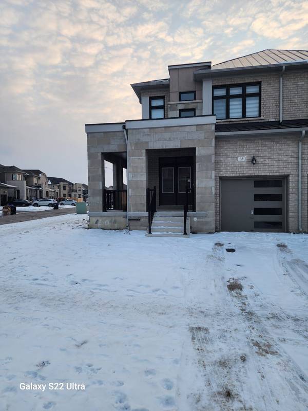 32 Ferragine CRES, Bradford West Gwillimbury, ON L3Z 2A6