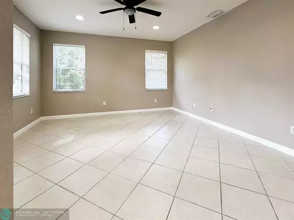 West Palm Beach, FL 33401,975 Millbrae Ct  #2