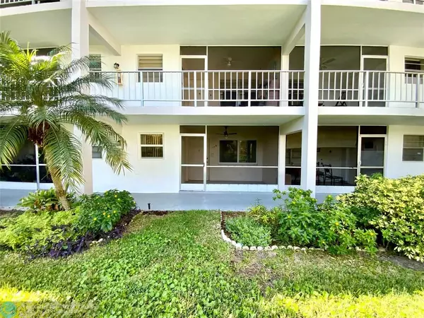 Hallandale Beach, FL 33009,581 Blue Heron Dr  #108-B