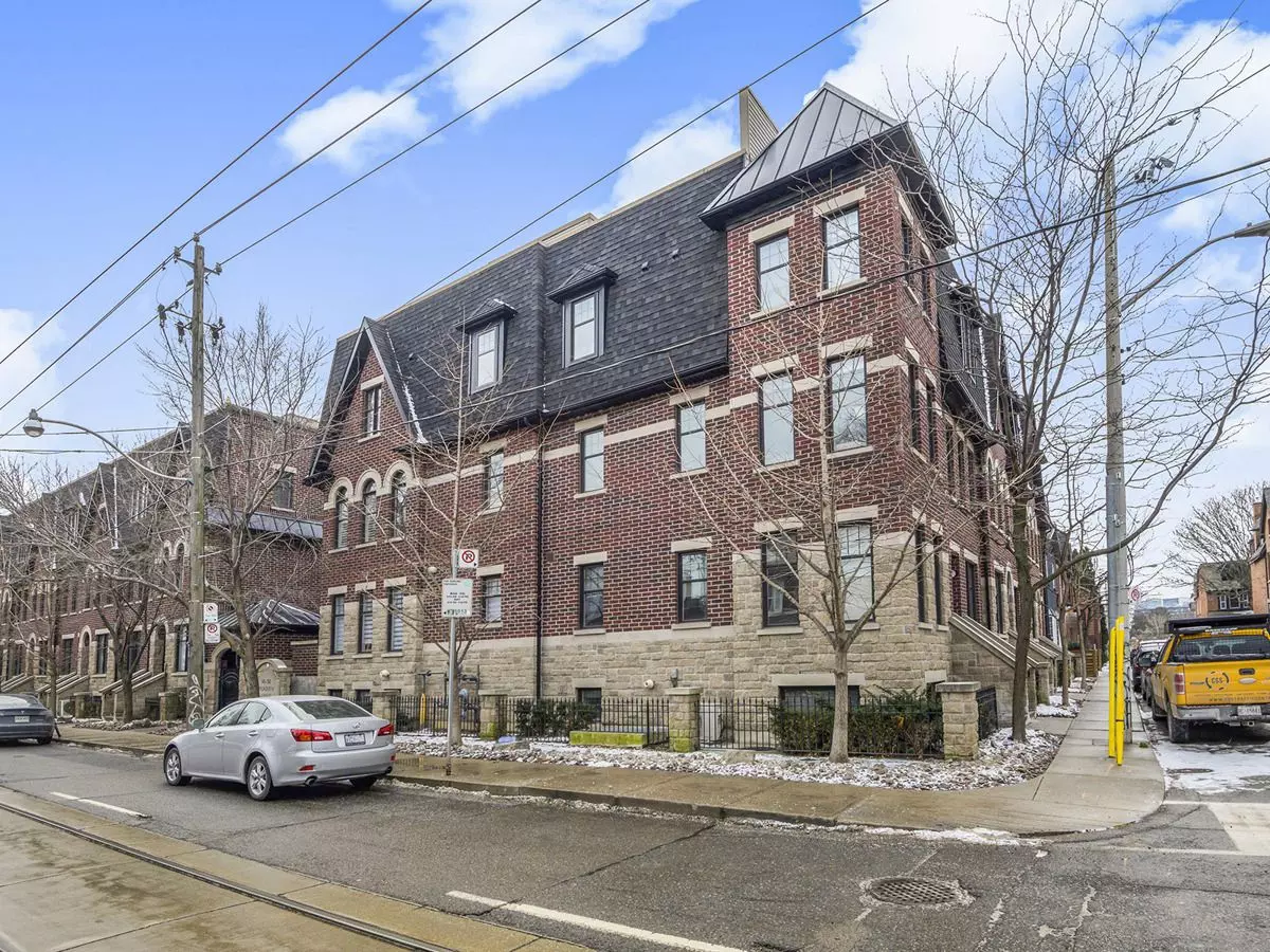 Toronto E01, ON M4M 2G2,150 Broadview AVE #25