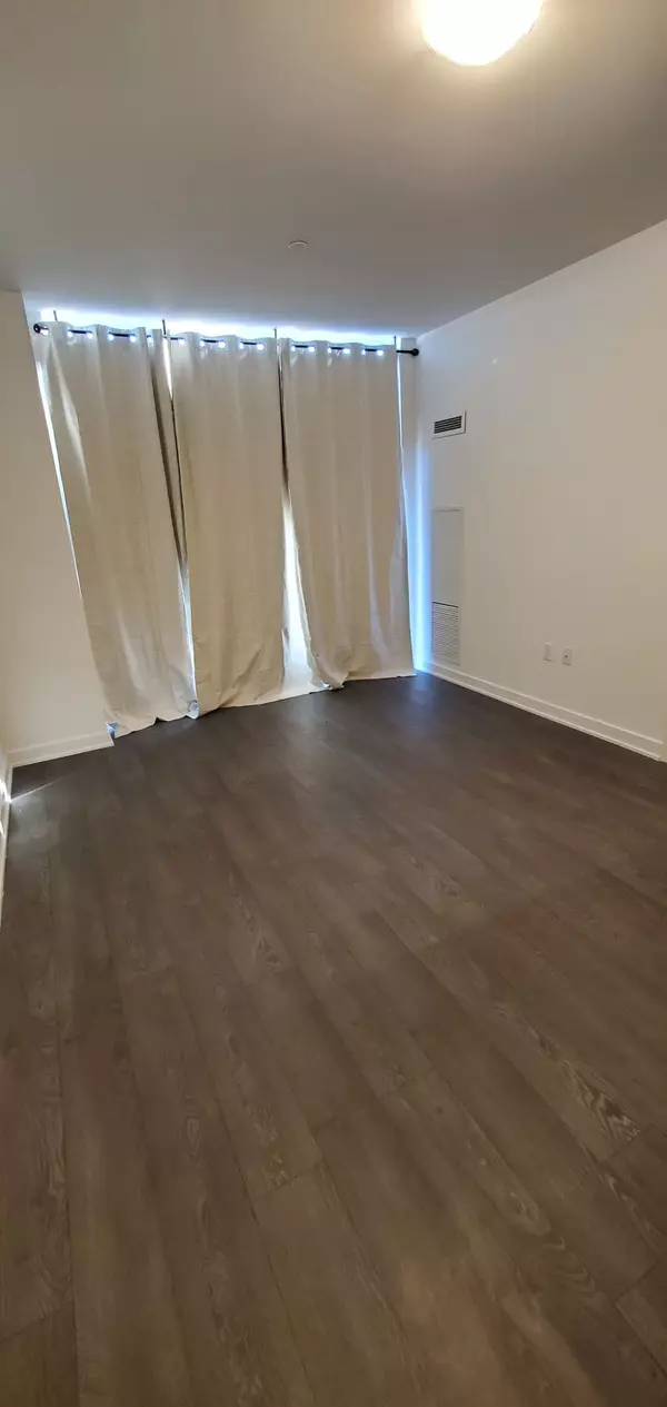 Mississauga, ON L5M 2E5,4699 Glen Erin DR #104