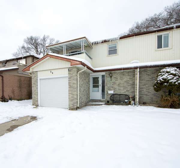 34 ACTON CRES, London, ON N6E 1W5