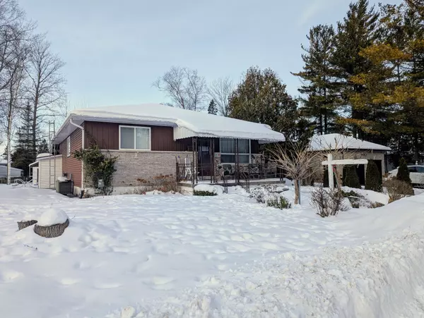 32 57TH ST S, Wasaga Beach, ON L9Z 1W5