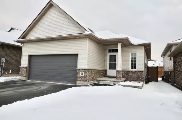 11 Berkshire DR, Niagara, ON L2M 0C2