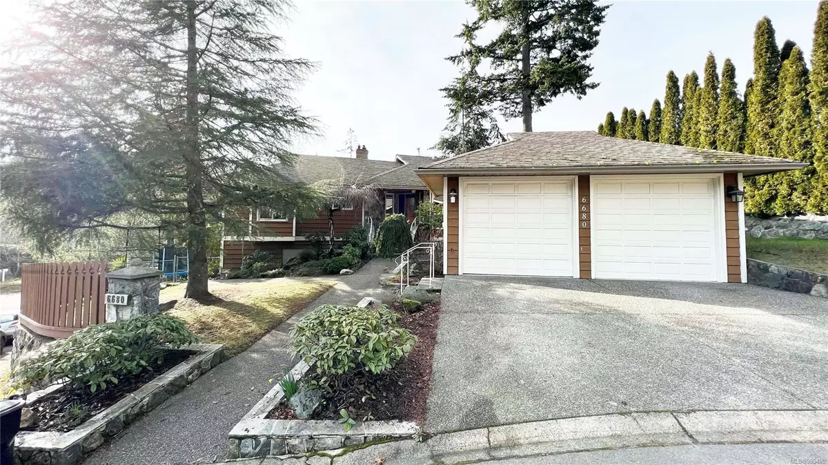 Central Saanich, BC V8M 1A1,6680 Lydia Pl