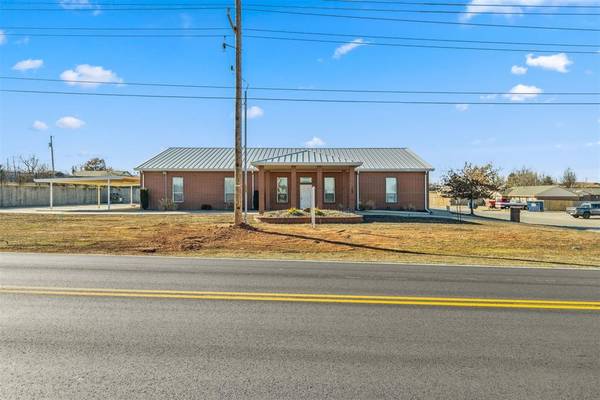 2402 S 29th Street, Chickasha, OK 73018