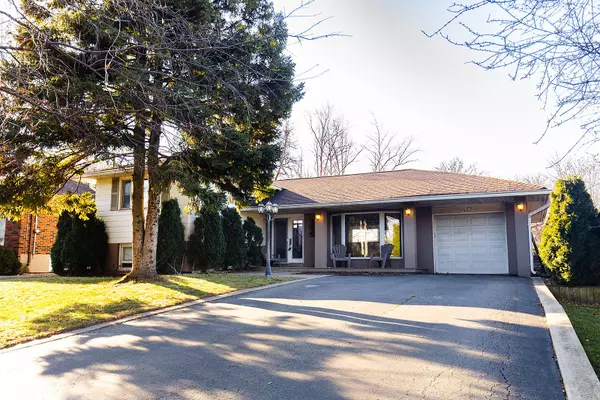 452 Southland CRES, Oakville, ON L6L 3N8