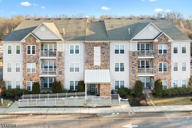 4 Waterman Ln #402, Hillsborough Twp., NJ 08844