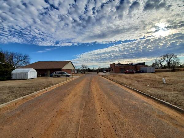 000 Private Road, Harrah, OK 73045