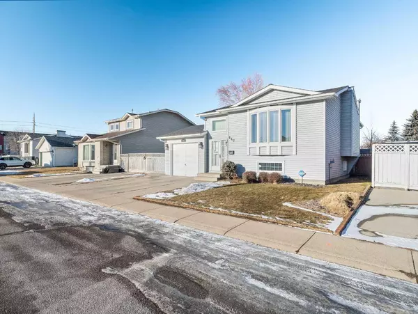 147 Appletree Close SE, Calgary, AB T2A 7K1