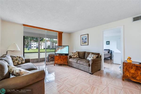 811 S Hollybrook Dr  #103, Pembroke Pines, FL 33025