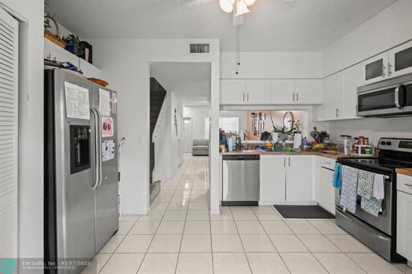 Weston, FL 33326,16688 Hemingway Dr  #16688