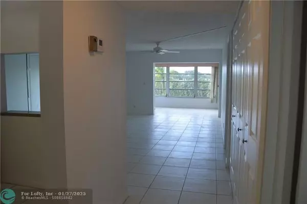 9273 SW 8th St  #320, Boca Raton, FL 33428