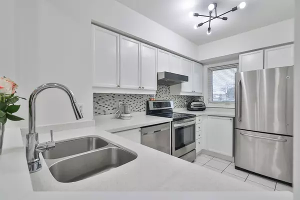 Vaughan, ON L4J 7Y9,735 New Westminster DR #93