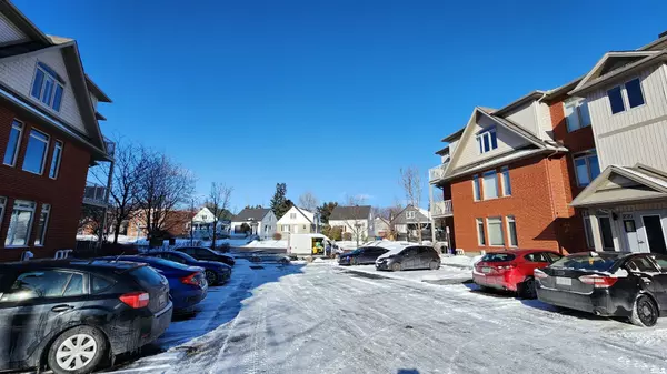 Vanier And Kingsview Park, ON K1L 0A3,270 MEILLEUR PL #J