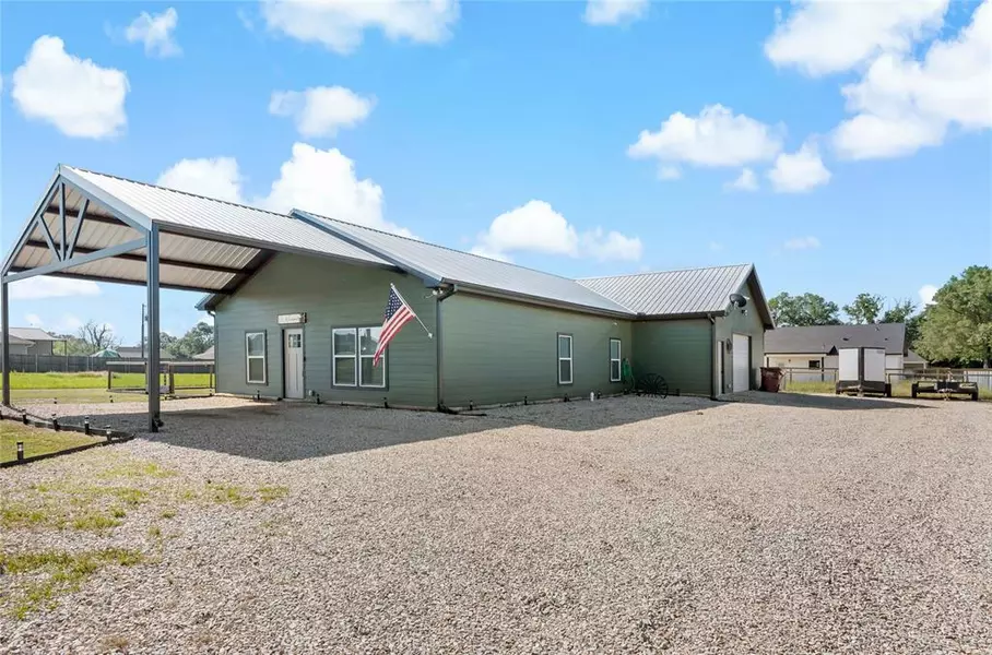 720 TODD Street, Blossom, TX 75416