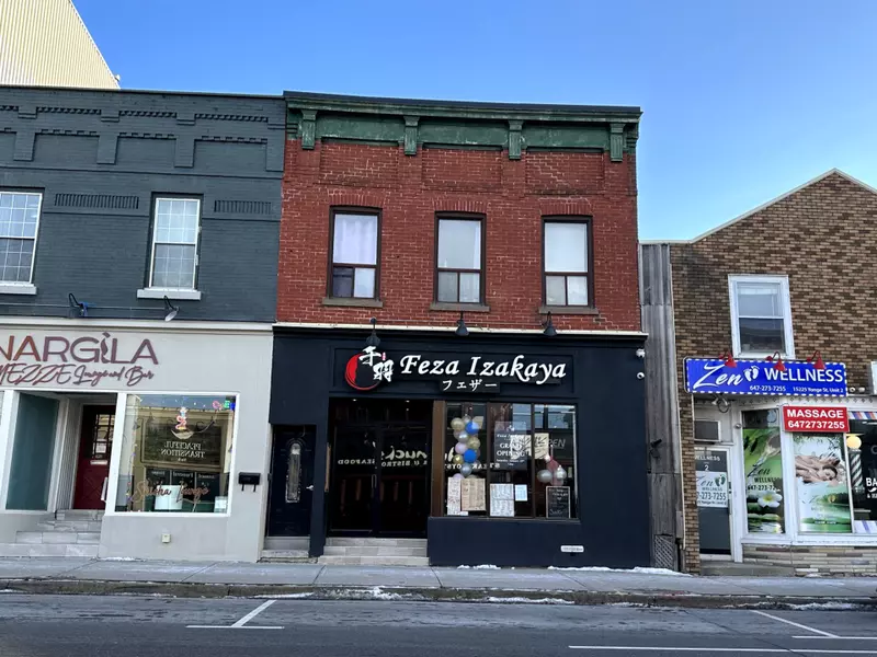 15229 Yonge ST, Aurora, ON L4G 1L8