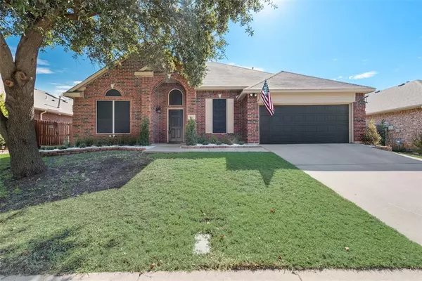 8116 Ross Lake Drive,  Fort Worth,  TX 76137