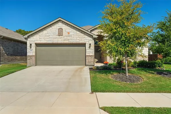 516 Dunmore Drive, Fort Worth, TX 76052