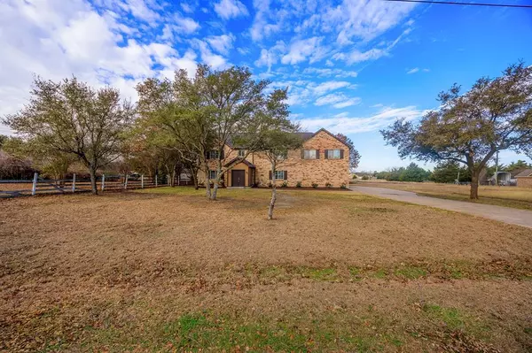 731 Rock Hill Drive, Red Oak, TX 75154