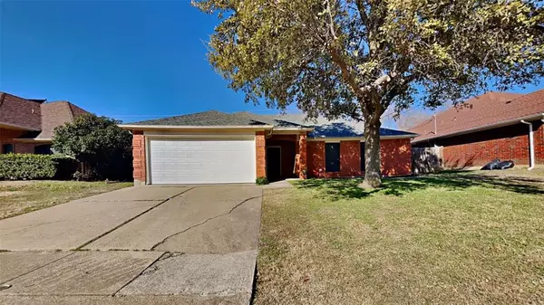 905 Meadowdale Road, Arlington, TX 76017