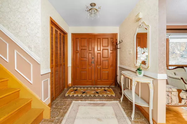 Toronto, ON M2M 4E3,7 Tigerlily CT