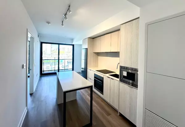 Mississauga, ON L5A 1W4,86 Dundas ST E #303