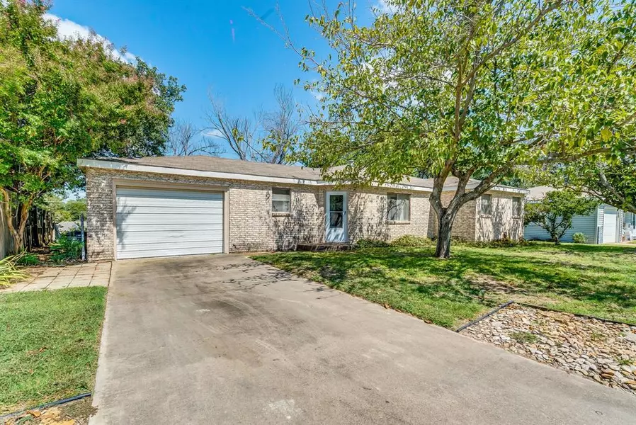 1318 W Water Street, Weatherford, TX 76086