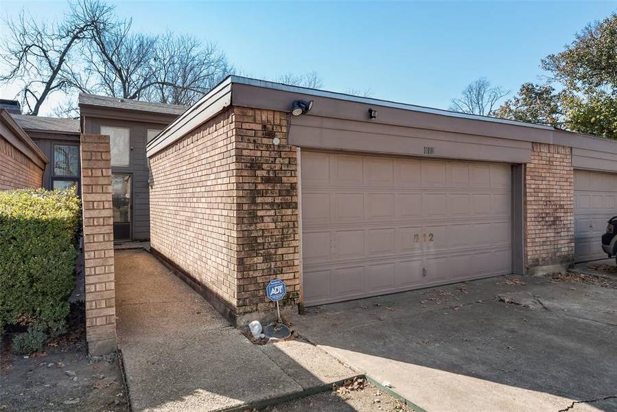 812 Clarissa Place, Garland, TX 75040