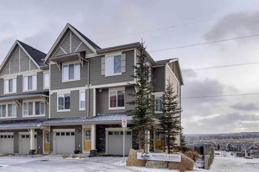 3 Evansview GDNS NW, Calgary, AB T3P 0L2