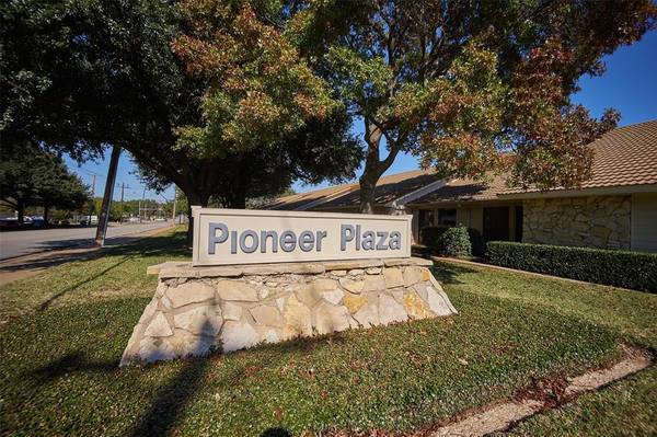 1134 W Pioneer Parkway, Arlington, TX 76013