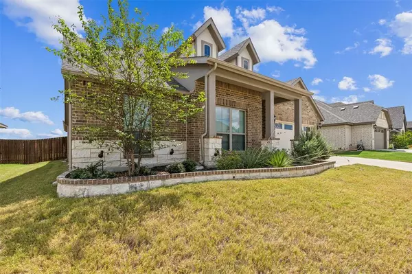 123 Half Moon Drive, Waxahachie, TX 75165