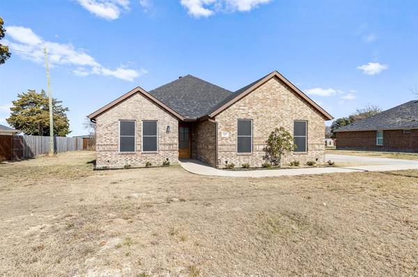 707 Barton Avenue, Glenn Heights, TX 75154