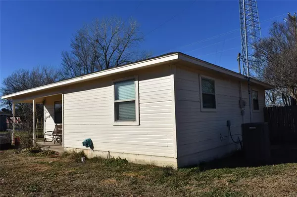 136 County Road 35990, Powderly, TX 75473