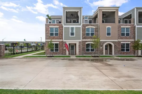 3812 Manhattan Avenue, Grand Prairie, TX 75052