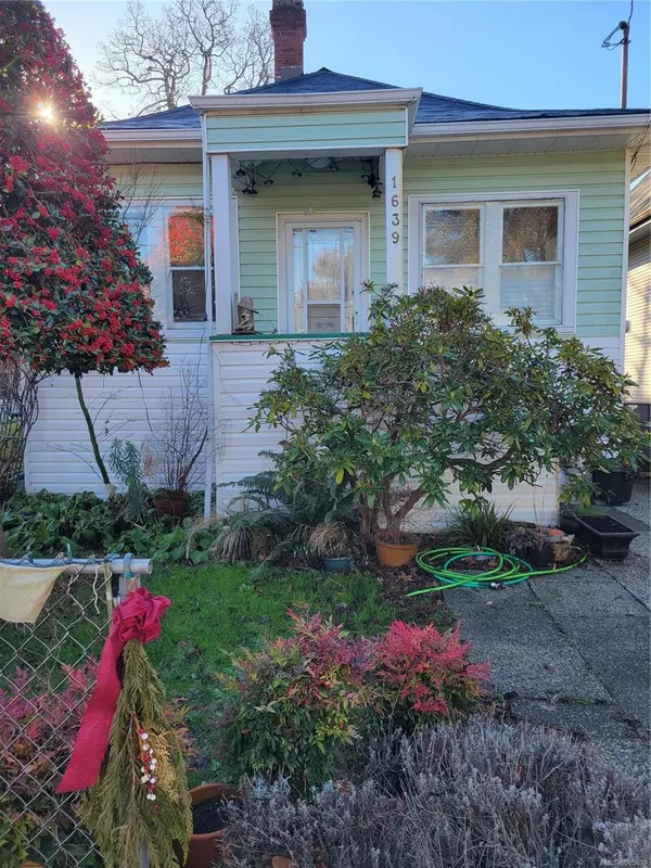 1639 Haultain St, Victoria, BC V8R 2K8