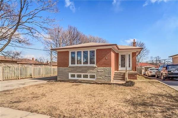 3 Roseglor CRES #Main, Toronto E09, ON M1P 3T5