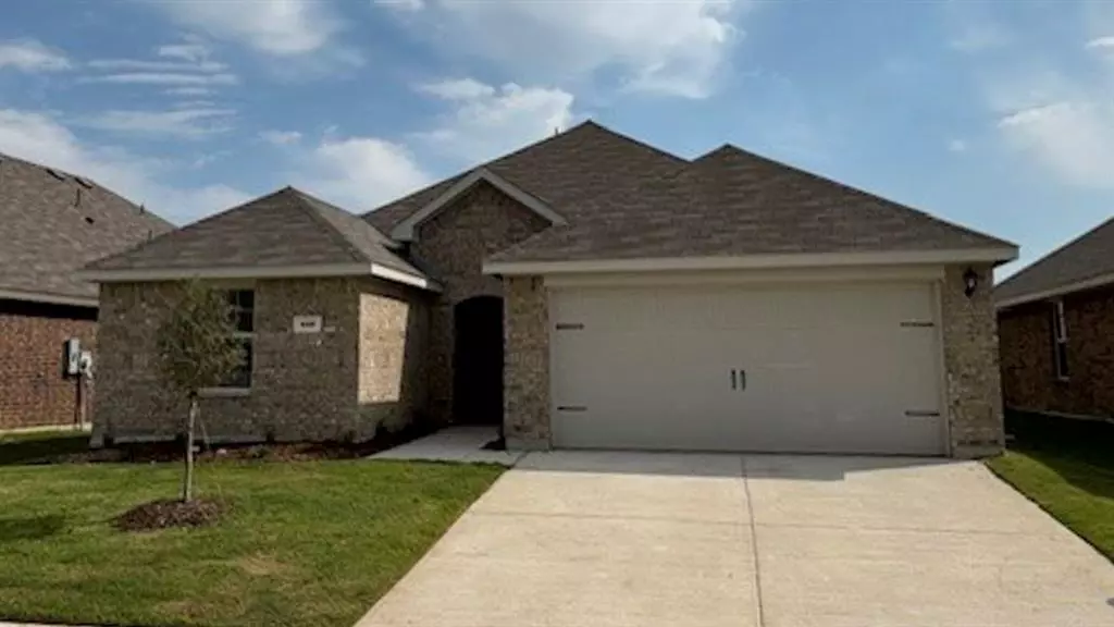 805 Birch Drive, Ennis, TX 75119