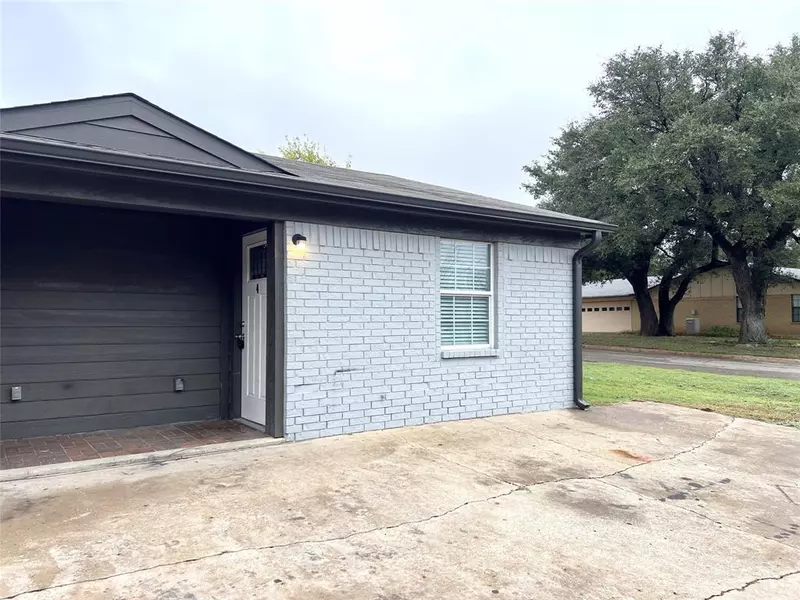 715 E 3rd Street #4, Weatherford, TX 76086