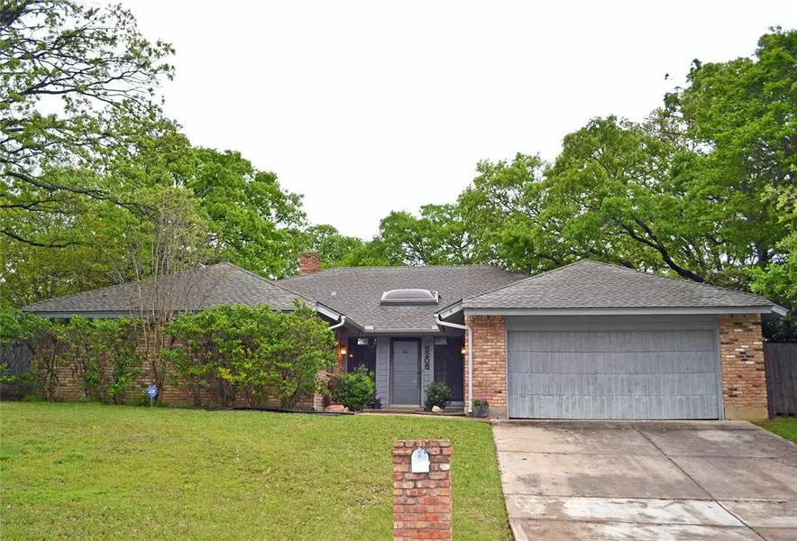 5205 Rustle Leaf Drive, Arlington, TX 76017