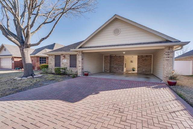 112 Royal Crest Court, Red Oak, TX 75154