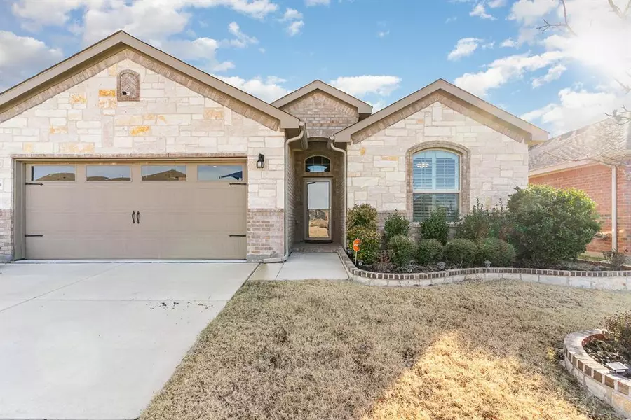 2540 Emerald Springs Drive, Glenn Heights, TX 75154