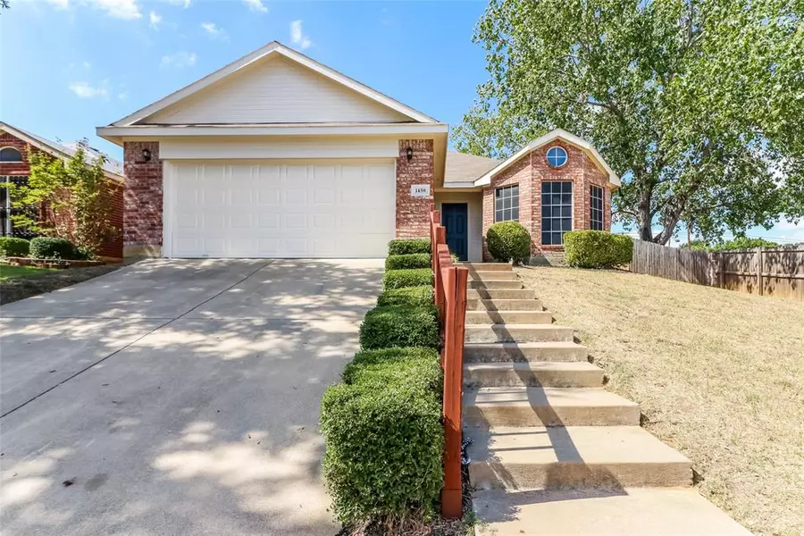 1450 Arbor Ridge Drive, Fort Worth, TX 76112