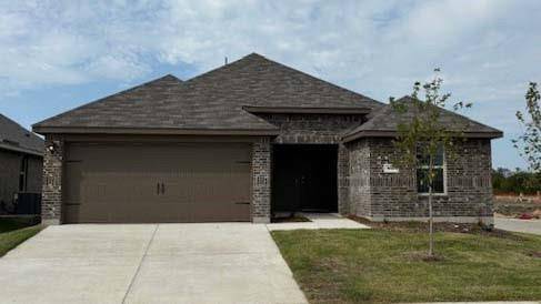 800 Birch Drive, Ennis, TX 75119